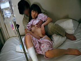 誰か助けて！入院中に襲われた人妻 院内レＸプ4時間　サンプル画像10